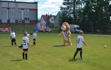 Sportowe otwarcie kompleksu boisk przy Szkole Podstawowej 25