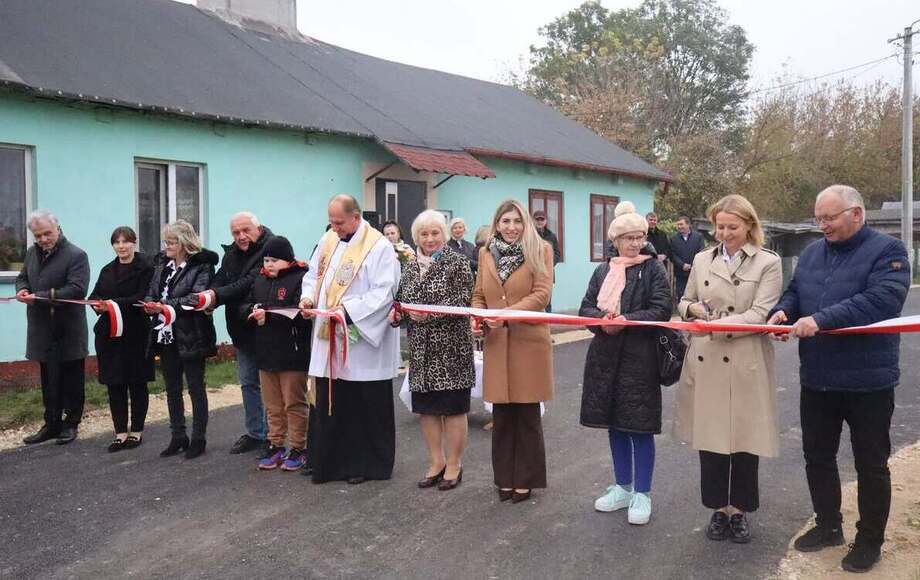 Zakończono przebudowę drogi wewnętrznej w Zarębach Kościelnych